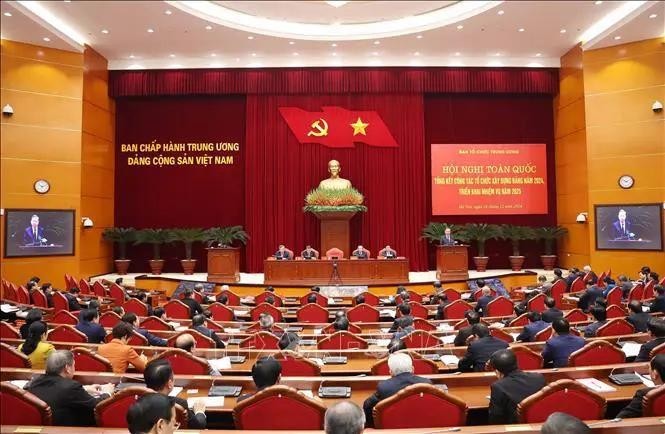 Le secrétaire général du Parti communiste du Vietnam, Tô Lâm, s’adresse à la conférence nationale, à Hanoi, le 16 décembre. Photo : VNA