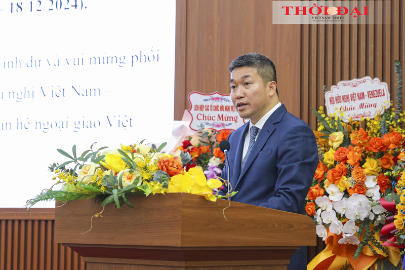 Le président de l’Union des organisations d’amitié du Vietnam, Phanh Anh Son, s'exprime lors de l'événement. Photo: thoidai.com.vn