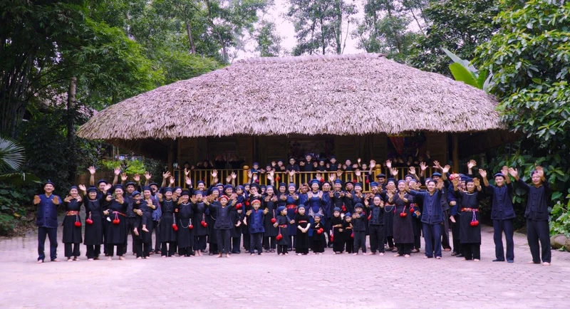 Le village de Thai Hai abrite une communauté de quatre générations de Tày. Photo : village de Thai Hai