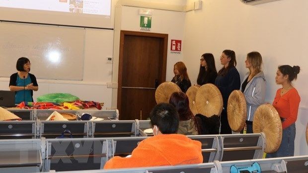 Lors d’une répétition de l’"Histoire de Kiêu" à l’Université Ca’ Foscari. Photo : VNA.