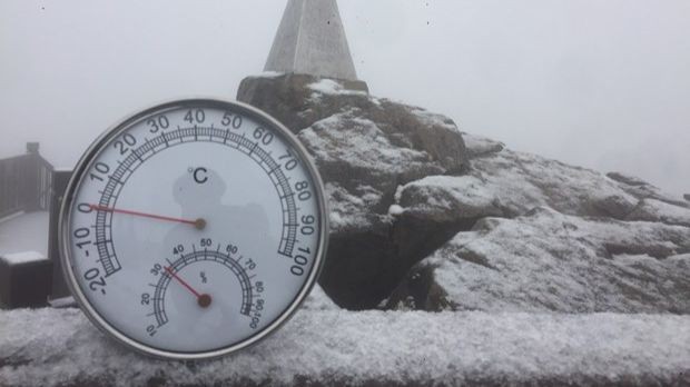 La température a chuté à -1°C sur le mont Fansipan. Photo : VNA.