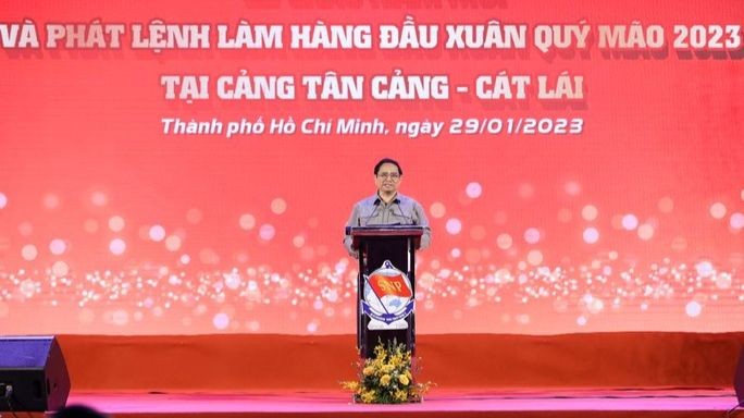 Le PM assiste au lancement des premières exportations de l’année du Chat du port de Tân Cang-Cat Lai. Photo : VGP