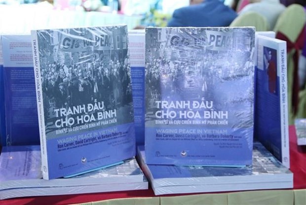 Livre « Combats pour paix au Vietnam ». Photo : VNA.