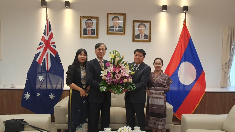 L’ambassadeur Nguyên Tât Thanh adresse ses vœux à l’ambassade laotienne en Australie. Photo : baoquocte.vn