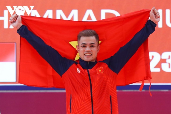 Lai Gia Thành a décroché une médaille d'or en haltérophilie. Photo : Duong Thuât/VOV