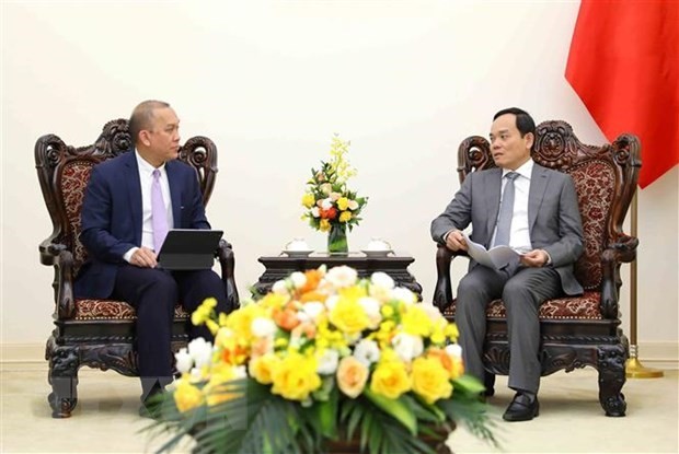 Le vice-Premier ministre Trân Luu Quang (à droite) et le directeur exécutif du Bureau du Groupe de la BM pour l’Asie du Sud-Est, Wemp Saputra. Photo : VNA.