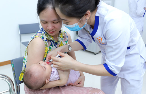 Quatre autres vaccins seront ajoutés au programme élargi de vaccination du Vietnam pour la période 2021 - 2030. Photo : nld.com.vn