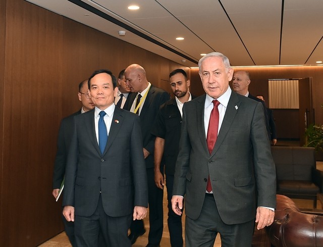 Le Vice-Premier ministre, Trân Luu Quang, (à gauche) et le Premier ministre israélien, Benjamin Netanyahu. Photo : VGP/Hai Minh.