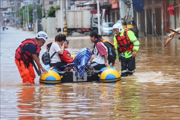 Une rue inondée après de fortes pluies dans la province du Fujian, en Chine, le 29 juillet 2023. Photo : Xinhua/VNA.