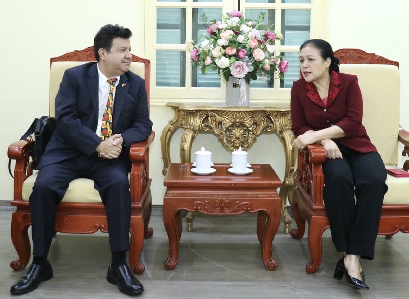Nguyên Phuong Nga rencontre Sergio Narea. Photo : thoidai