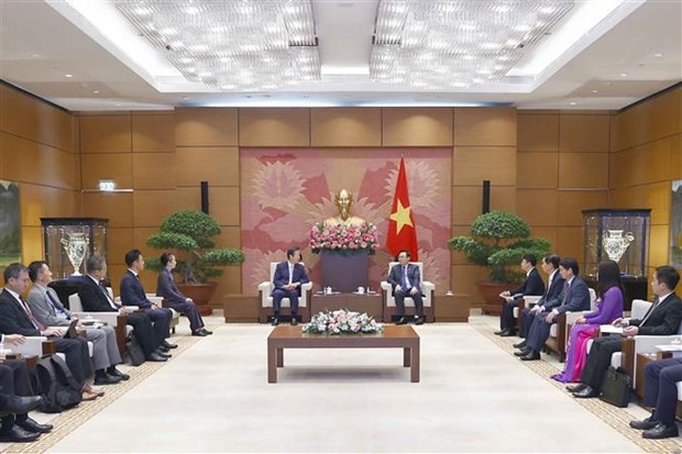 La rencontre entre le président de l'Assemblée nationale vietnamienne, Vuong Dinh Hue et le président du Parti japonais Komeito, Yamaguchi Natsuo. Photo : VNA