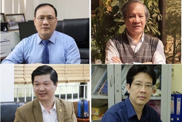 Le Professeur et Docteur en sciences Nguyên Dinh Duc, le Professeur et Docteur Pham Hung Viêt, le Professeur associé et Docteur Lê Hoàng Son, et le Professeur associé et Docteur Tu Binh Minh. Photo: laodong 