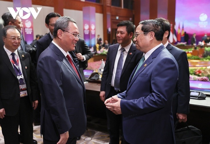 Le Premier ministre vietnamien, Pham Minh Chinh (à droite), et son homologue chinois, Li Quang. Photo : VOV.