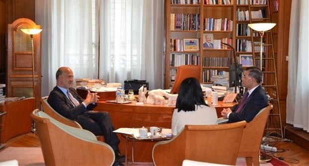 L’Auditeur général d'État, Ngo Van Tuan, et le Premier président de la Cour des comptes française, Pierre Moscovici. Photo : VNA.