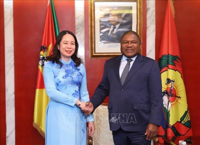 La vice-présidente Vo Thi Anh Xuân et le président de la République du Mozambique, Filipe Nyusi. Photo: AVI.