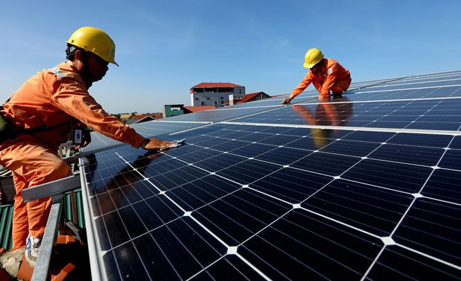 La BAD s’engage plus fortement dans le développement de l’énergie solaire sur les toits au Vietnam 