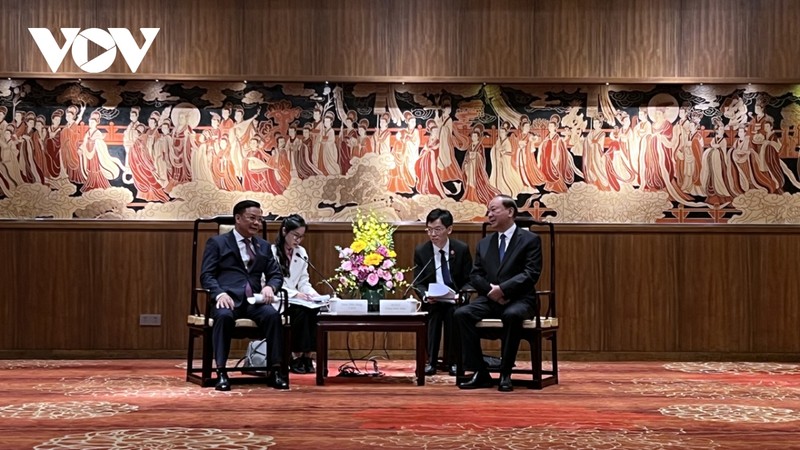 La séance de travail entre les deux parties. Photo : VOV