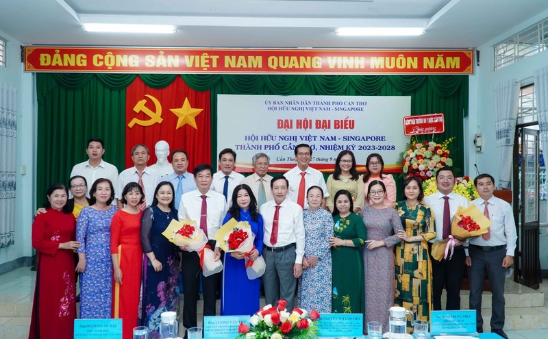 La réunion du mandat 2023-2028 du comité de l’Association d’amitié Vietnam-Singapour de la ville de Cân Tho 