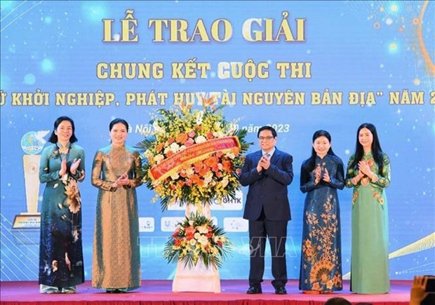 Le Premier ministre Pham Minh Chinh lors de la cérémonie de remise des prix du concours d’entrepreneuriat pour les femmes 2023. Photo : VNA.