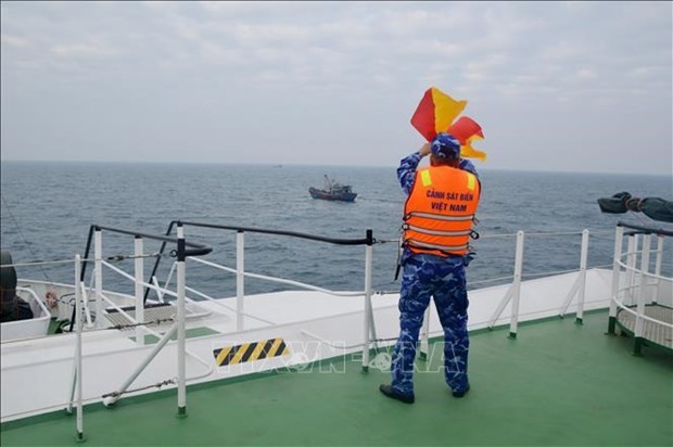 Les garde-côtes vietnamienne et chinoise mènent leur 2e patrouille conjointe de l'année 2023. Photo: VNA