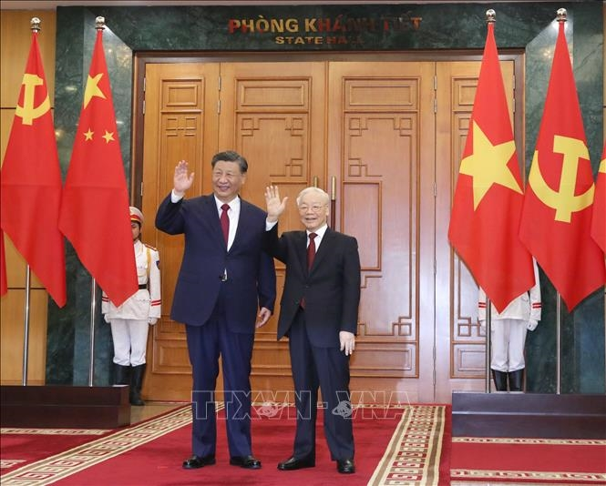 Le Secrétaire général du Parti communiste et Président chinois, Xi Jinping (à gauche) et le Secrétaire général du Parti communiste vietnamien, Nguyên Phu Trong (à droite). Photo : AVI.