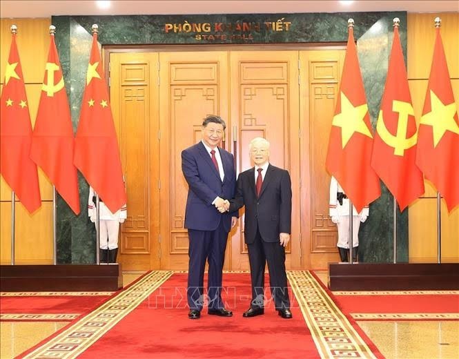 Le Secrétaire général du Parti communiste et Président chinois, Xi Jinping (à gauche) et le Secrétaire général du Parti communiste vietnamien, Nguyên Phu Trong (à droite). Photo : Tri Dung/TTXVN.