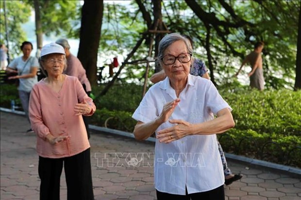 Vietnam : le Président de la République envoie des cartes de longévité à 1 025 citoyens âgés de 100 ans et plus