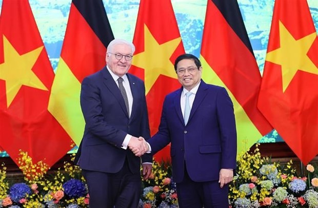 Le Premier ministre vietnamien Pham Minh Chinh (à droite) et le Président fédéral allemand Frank-Walter Steinmeier, à Hanoi, le 24 janvier. Photo : VNA.