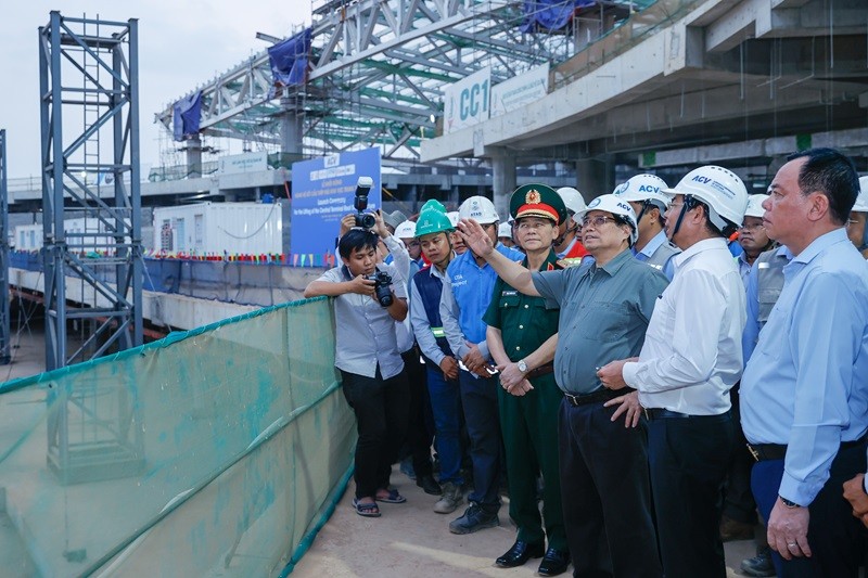 Le Premier ministre Pham Minh Chinh sur le chantier de construction de l’aéroport international de Long Thanh. Photo: VGP.