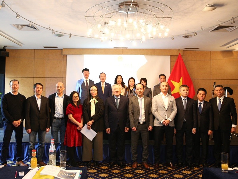 Le vice-Premier ministre permanent Nguyên Hoa Bình à la cérémonie de lancement de l'Association des intellectuels vietnamiens en Belgique et au Luxembourg. Photo : VGP.