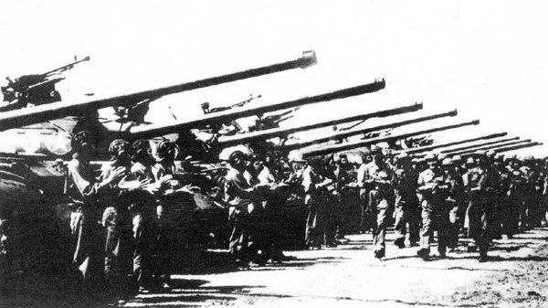 L’Armée de libération se prépare pour l’offensive générale contre Saïgon-Gia Dinh avec l’esprit de « Rapidité, audace, surprise et victoire assurée » (26 avril 1975). Photo d’archives/VNA.