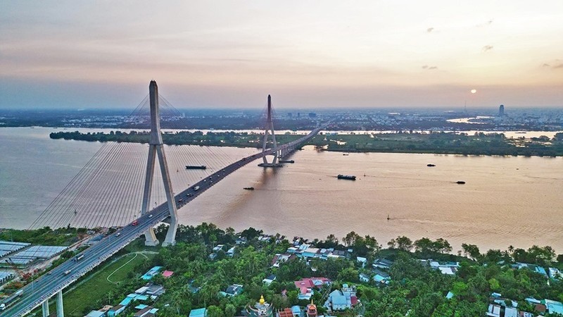 Le pont de Cân Tho enjambe la rivière Hâu, reliant la ville de Cân Tho à la province de Vinh Long. Photo : VNA.