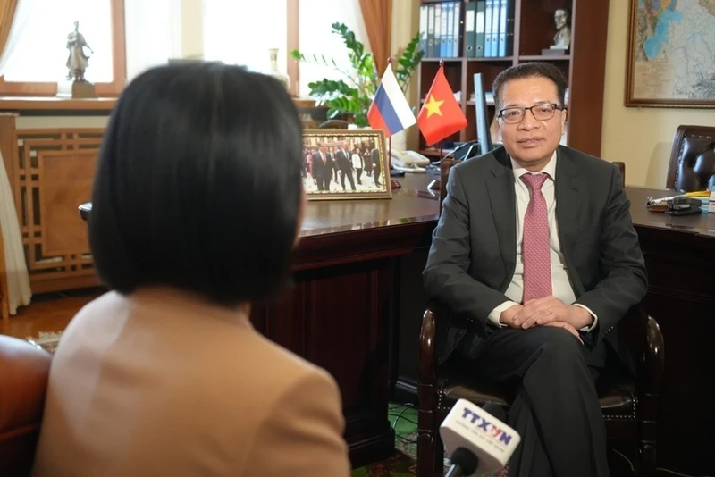 L’ambassadeur du Vietnam en Russie concomitamment en Azerbaïdjan, Dang Minh Khôi s’entretient avec l’Agence vietnamienne d’information à la veille de la visite d’État du secrétaire général Tô Lâm en Azerbaïdjan. Photo : VNA.