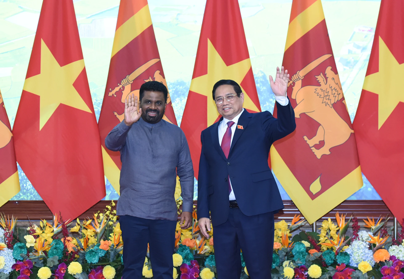 Le Premier ministre vietnamien Pham Minh Chinh (droite) et le président sri-lankais Anura Kumara Disanayaka. Photo : NDEL.