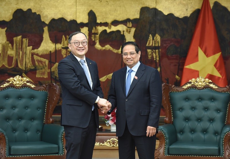 Le Premier ministre Pham Minh Chinh (droite) et le président de PowerChina Asie-Pacifique, Zhou Jiayi. Photo : NDEL.