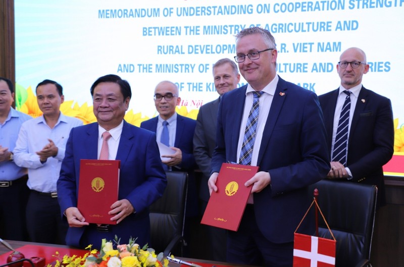 Cérémonie de signature d'un accord de coopération Vietnam-Danemark dans le domaine de l'agriculture et de l'alimentation. Photo : baodautu.vn