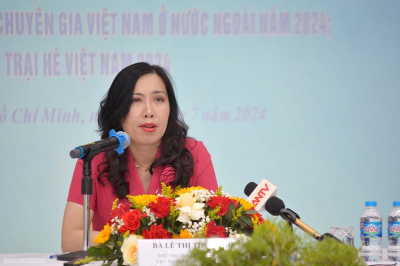 La vice-ministre des Affaires étrangères et présidente du Comité d'État chargée des affaires des Vietnamiens d'outre-mer, Le Thi Thu Hang, lors de la conférence de presse. Photo : VNA.