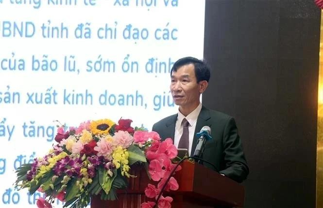 Le directeur du Bureau des statistiques de la province de Hung Yen, Dao Trong Tuyen, s'exprime lors de la conférence de presse du 3 janvier. Photo : VNA.