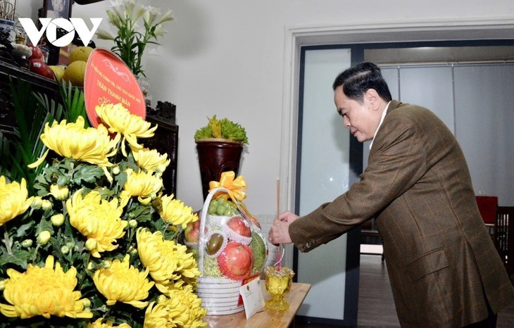 Trân Thanh Mân rend hommage au regretté secrétaire général Nguyên Phu Trong. Photo: VOV