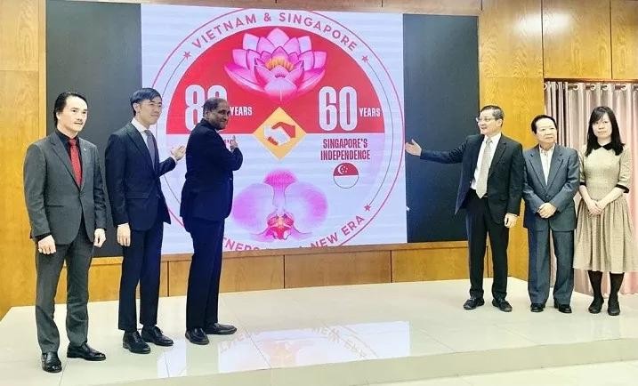 Le logo pour marquer une nouvelle étape dans le partenariat stratégique Vietnam-Singapour en 2025, célébrer la 80e Fête nationale du Vietnam et la 60e Fête nationale de Singapour. Photo : baoquocte.vn