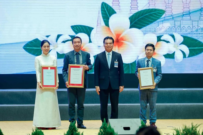 Cérémonie de remise de l’accord de concession pour le projet éolien Savan 1 à la société d’énergie éolienne Savan 1. Photo : baoquocte.vn