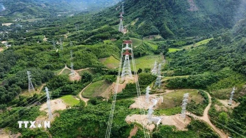 La section vietnamienne de la ligne électrique 500 kV Monsoon-Thanh My. Photo : VNA.