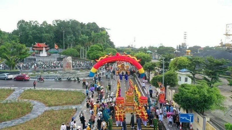 Cérémonie d’ouverture du festival du temple Cửa Ông, ville de Cẩm Phả, en 2024. Photo : VNA