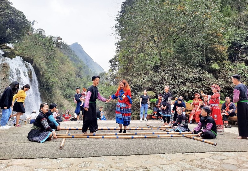 La diversité et la richesse du patrimoine culturel ethnique ont créé un attrait pour le tourisme patrimonial dans les zones de minorités ethniques. Photo : hanoimoi.vn