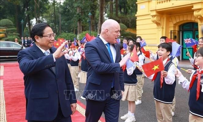 Le Premier ministre Pham Minh Chinh et son homologue néo-zélandais Christopher Luxon (à droite). Photo: VNA