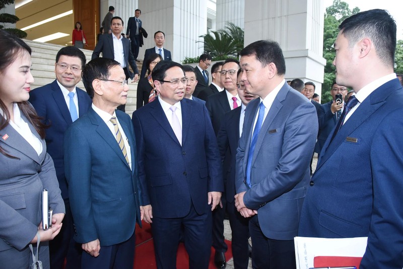 Lors d’une table ronde avec les entreprises chinoises à Hanoï. Photo : NDEL