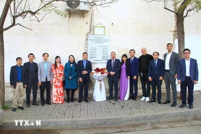 Hommage à Alger aux journalistes algériens morts en mission au Vietnam en 1974. Photo: VNA