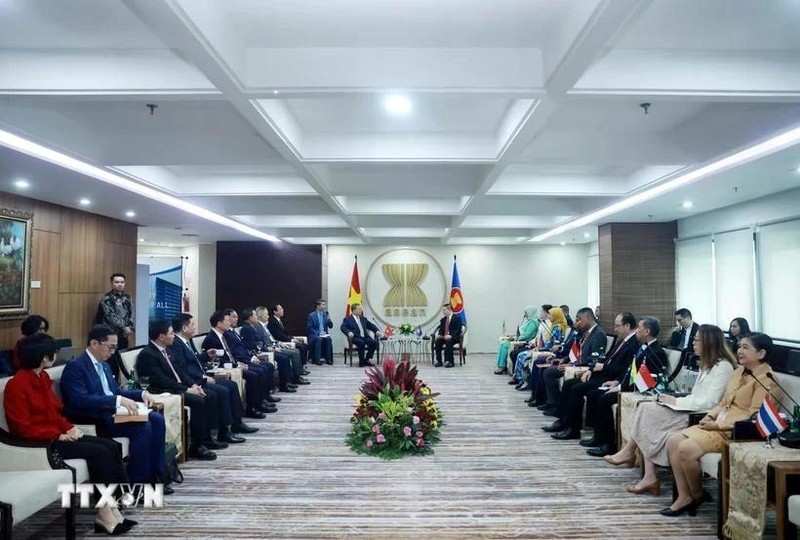 Le secrétaire général Tô Lâm rencontre le secrétaire général de l'ASEAN Kao Kim Hourn et le Comité des représentants permanents auprès de l'ASEAN (CPR). Photo : VNA.