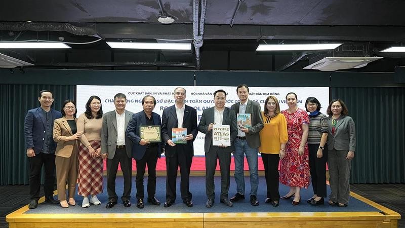 Lors de la réunion tenue le 18 mars à Hanoi. Photo : NDEL