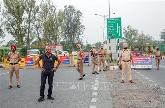 Des forces de sécurité indiennes déployées à Amritsar, dans l’État du Pendjab, le 7 mai 2025. Photo : ANI/VNA.